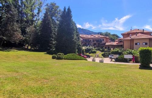 Porto Valtravaglia Apartamento | Apartment Magnolia by Interhome