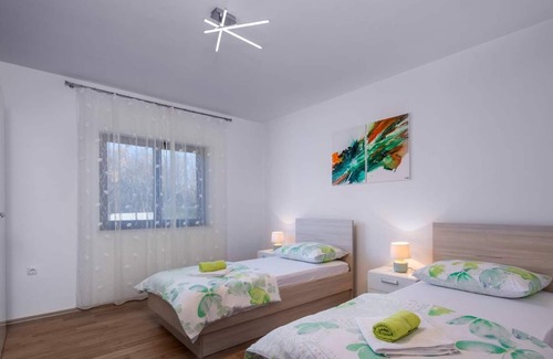 Vinez Apartamento | Apartment Magnolia VInez with swimming pool for 6 people