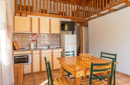 Paralio Astros Apartamento | Casa de campo 'Maisonette con Patio Privado 4' con vistas a la montaña, Wi-Fi y aire acondicionado