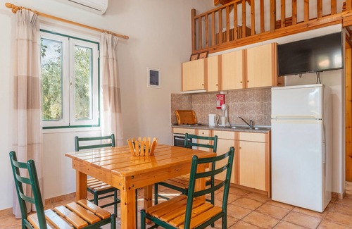 Paralio Astros Apartamento | Casa de campo 'Maisonette con Patio Privado 4' con vistas a la montaña, Wi-Fi y aire acondicionado