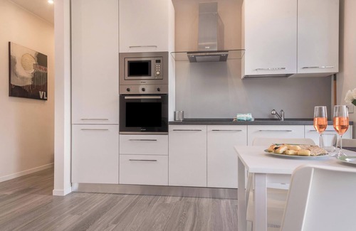 Laveno Apartamento | Apartamento "Maison Bibi Lago Maggiore" con vistas a la montaña, vistas al lago y balcón