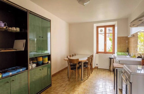 Pontgibaud Casa | Apartamento 'Maison De Caractere- Puy De Dome' con jardín compartido
