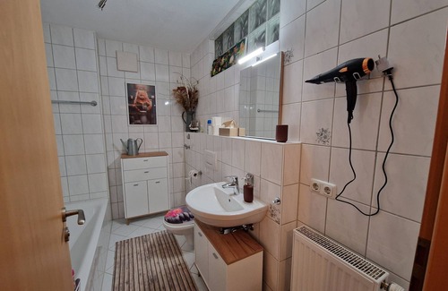 Bad Abbach Apartamento | Apartment 'Maisonette Ferienwohnung Am Kurpark' with Balcony and Wi-Fi