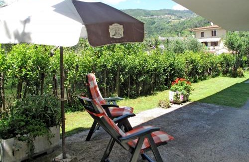 Montignoso Apartamento | Apartment Mandarino by Interhome