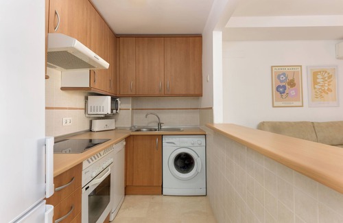 Marina de Casares Apartamento | Apartamento 'Marina 122' con piscina compartida, Wi-Fi y aire acondicionado