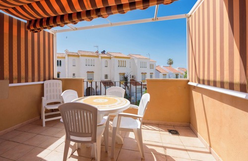 Marina de Casares Apartamento | Apartamento 'Marina 122' con piscina compartida, Wi-Fi y aire acondicionado