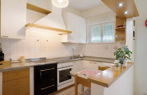 Pergine Valsugana Apartamento | Apartamento 'Marconi 35 Pergine' con vistas a la montaña, jardín compartido y Wi-Fi
