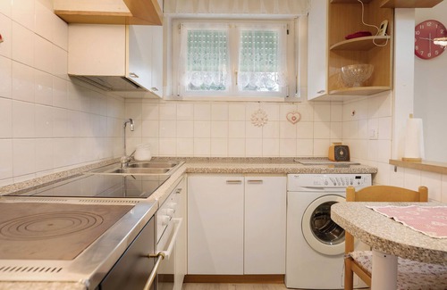 Pergine Valsugana Apartamento | Apartamento 'Marconi 35 Pergine' con vistas a la montaña, jardín compartido y Wi-Fi