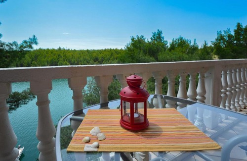 Obrovac Apartamento | Apartment Mara-2 by Interhome