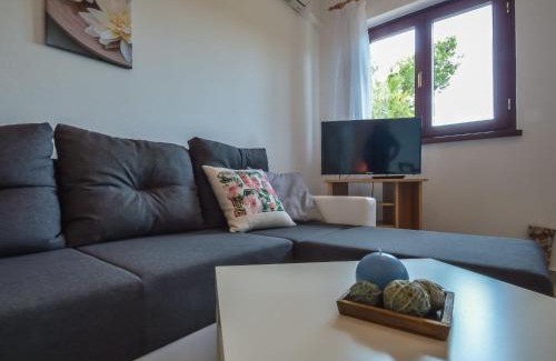 Obrovac Apartamento | Apartment Mara-2 by Interhome
