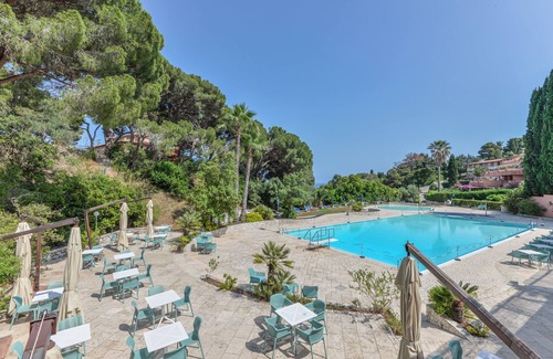 Capo D'arco Apartamento | Apartamento 'Margherita' con vistas al mar, terraza privada y balcón