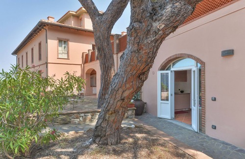 Capo D'arco Apartamento | Apartamento 'Margherita' con vistas al mar, terraza privada y balcón