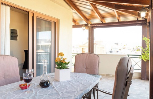 Nea Alikarnassos Apartamento | Apartment 'Maria's Roof Garden' with Shared Terrace, Wi-Fi and Air Conditioning