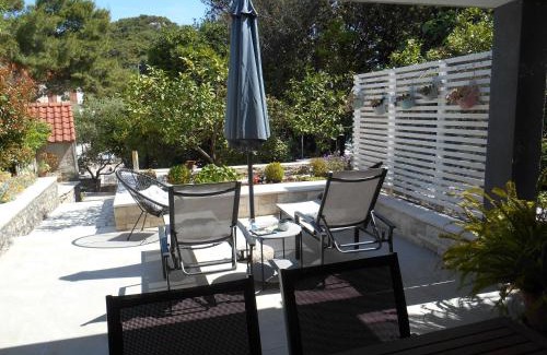 Cove Tri Zala (Zrnovo) Apartamento | Apartment Marija