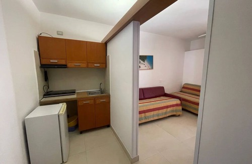 Peschici Apartamento | Apartamento 'Maritalia 8' con terraza privada, jardín privado y aire acondicionado