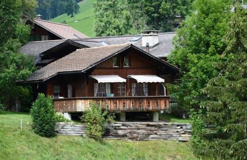 Lauenen Apartamento | Apartment Marmotte- Chalet by Interhome