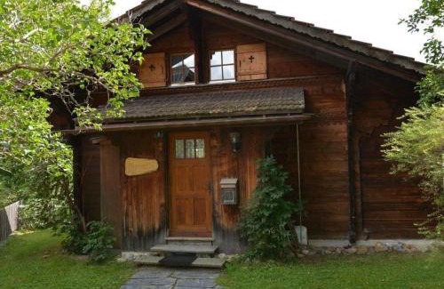 Lauenen Apartamento | Apartment Marmotte- Chalet by Interhome