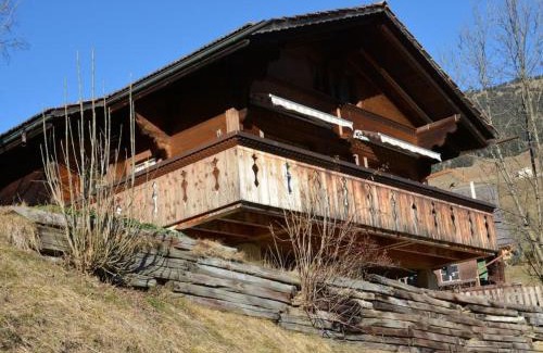 Lauenen Apartamento | Apartment Marmotte- Chalet by Interhome