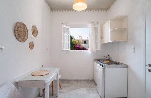 Mikri Vigla Apartamento | Apartamento 'Maroulis Studios - Studio 2' con jardín privado, Wi-Fi y aire acondicionado.