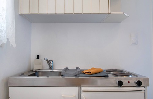 Mikri Vigla Apartamento | Apartamento 'Maroulis Studios - Studio 2' con jardín privado, Wi-Fi y aire acondicionado.