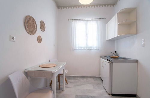 Mikri Vigla Apartamento | Apartamento 'Maroulis Studios - Studio 2' con jardín privado, Wi-Fi y aire acondicionado.