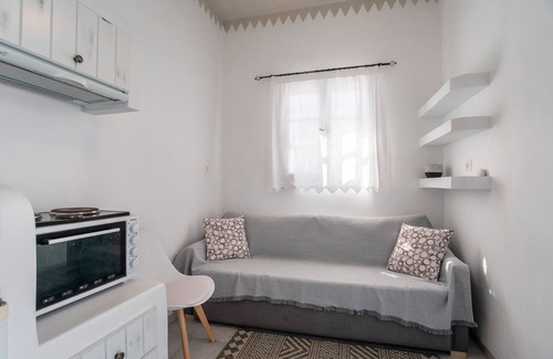 Mikri Vigla Apartamento | Apartamento 'Maroulis Studios - Studio 1' con jardín privado, Wi-Fi y aire acondicionado.