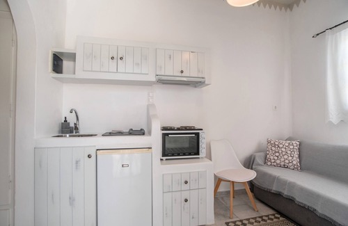 Mikri Vigla Apartamento | Apartamento 'Maroulis Studios - Studio 1' con jardín privado, Wi-Fi y aire acondicionado.