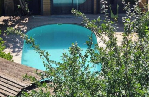 Valleraugue Apartamento | Apartamento 'Mas La Rainette Chez Raphael' con vistas a la montaña, piscina compartida y Wi-Fi