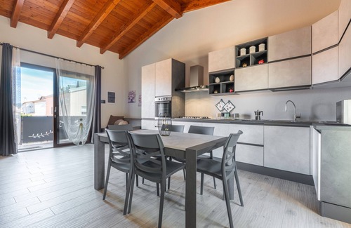 Villa San Pietro Apartamento | Apartamento 'Matilde' con vistas a la montaña, Wi-Fi y aire acondicionado