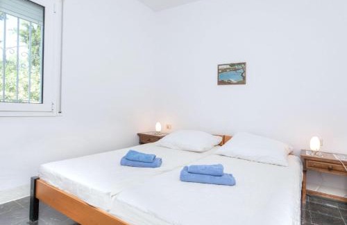 Llanca Apartamento | Apartment Matthias-3 by Interhome
