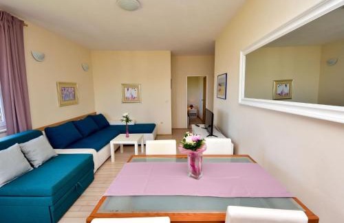 Dinjiska Apartamento | Apartment Melandura-8 by Interhome
