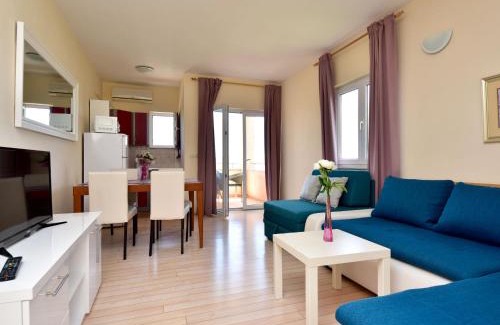Dinjiska Apartamento | Apartment Melandura-8 by Interhome