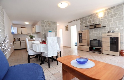 Drvenik Mali Apartamento | Apartment Meri - Apartamento de dos habitaciones con balcón