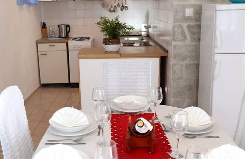 Drvenik Mali Apartamento | Apartment Meri - Two Bedroom Apartment with Balcony