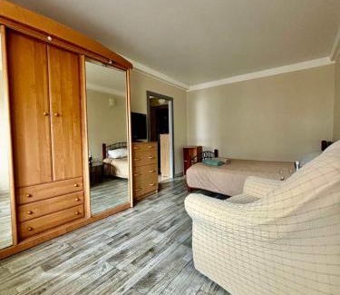 Dniprovs'kyi District Apartamento | Apartment metro Darnitsa