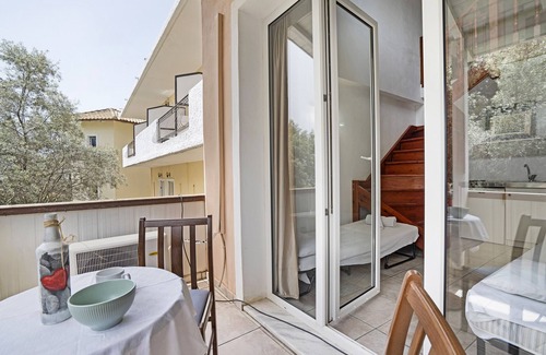 Perigiali Apartamento | Apartamento 'Mezoneta 2' con vistas al mar y aire acondicionado