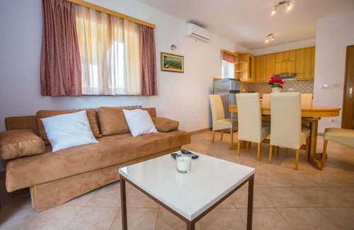 Vosteni Apartamento | Apartment Mir with Private Pool
