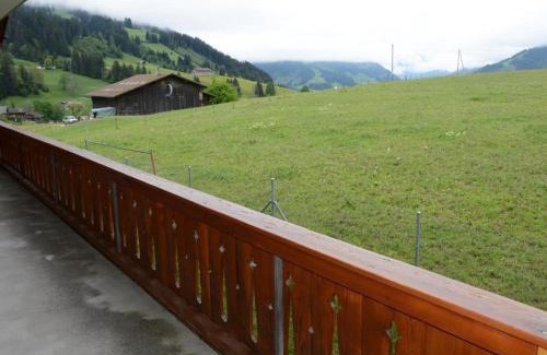 Schoenried Apartamento | Apartment Mireille Nr- 4 by Interhome