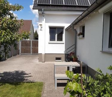 Altlussheim Apartamento | Apartment mit Innenhof, Rasen und Parkplatz