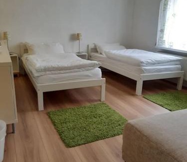Altlussheim Apartamento | Apartment mit Innenhof, Rasen und Parkplatz