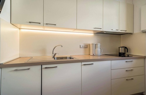 Avelengo Apartamento | Apartamento "Mittager" cerca de la estación de esquí con vistas al bosque, balcón y jardín