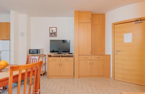 Nin Apartamento | Apartment Mlasina-2 by Interhome