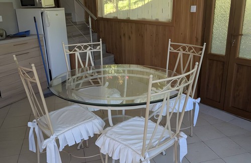 Carla-de-Roquefort Cabaña | Apartamento 'Moulin Ariège' con vistas a la montaña, jardín privado y aire acondicionado