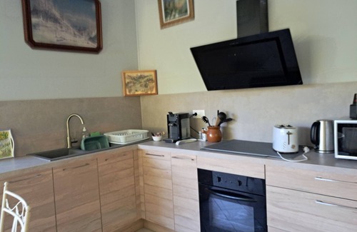 Carla-de-Roquefort Cabaña | Apartamento 'Moulin Ariège' con vistas a la montaña, jardín privado y aire acondicionado