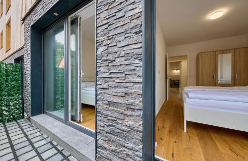 Svoboda nad Upou Apartamento | Apartment Modern Mountain Terrace Retreat & Pets by Interhome
