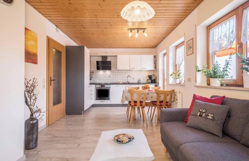 Langenargen Apartamento | Apartamento "Monninger" cerca del lago de Constanza con Wi-Fi, balcón y jardín