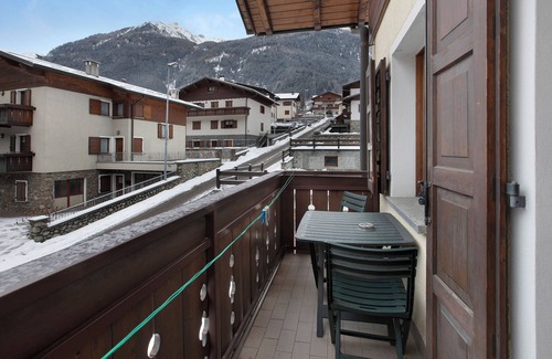 Valdisotto Apartamento | Apartamento "Monolocale Iris 1" con vistas a la montaña, balcón y Wi-Fi