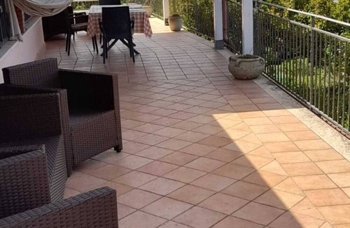 Pisciotta Apartamento | Apartamento 'Monolocale Mimosa' con vistas al mar, Wi-Fi y aire acondicionado