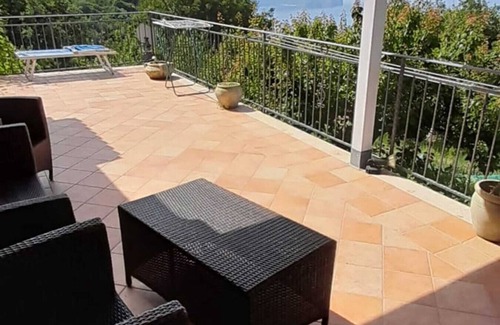 Pisciotta Apartamento | Apartamento 'Monolocale Mimosa' con vistas al mar, Wi-Fi y aire acondicionado