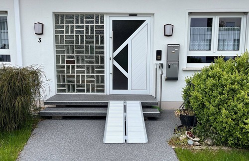 Großengstingen Apartamento | Apartamento 'Mörike' con balcón y Wi-Fi